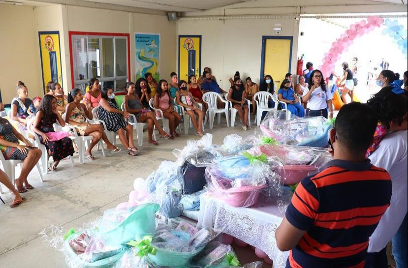 Secretaria de Assistência Social faz entrega de Kit de Enxoval para gestantes do Projeto Meninas mães